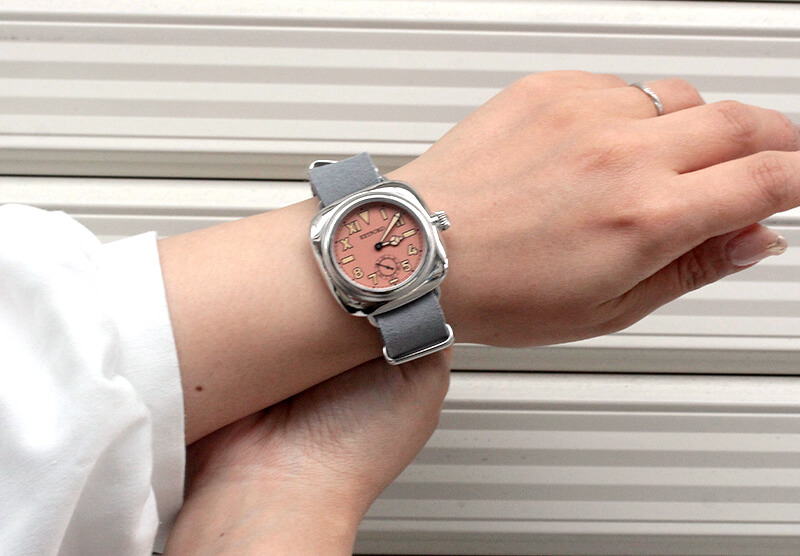 M.R.M.W. (Montre Roroi Military Watch/ȥ ߥ꥿꡼å) Cushion watch California dial smoky pink ӻ 221148