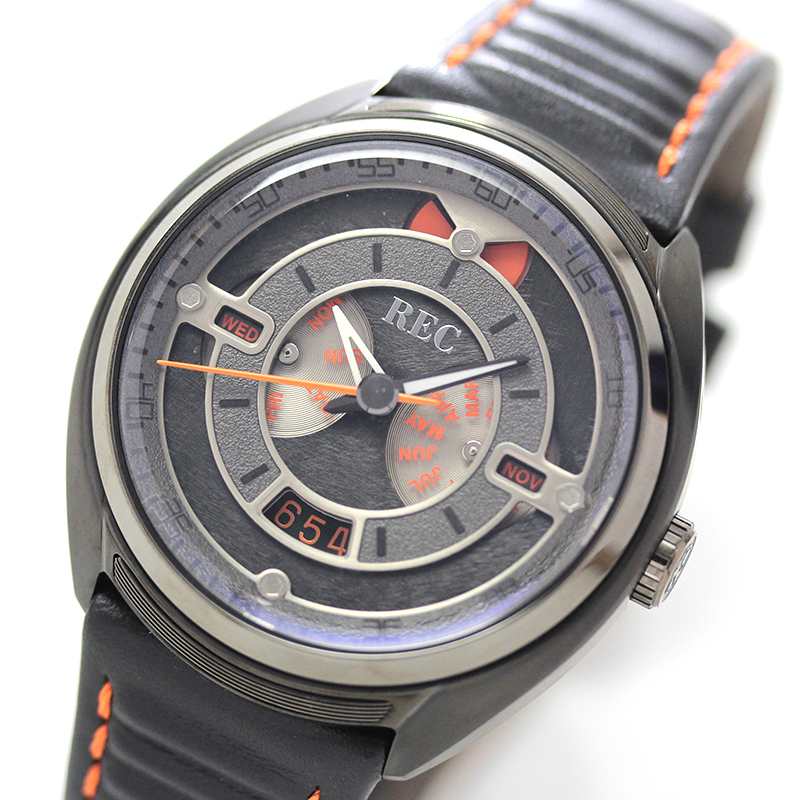 REC(レック)腕時計 the901 自動巻きメンズウォッチ　実際に素材として使用されたポルシェ実車の製造年が刻まれたケース側面