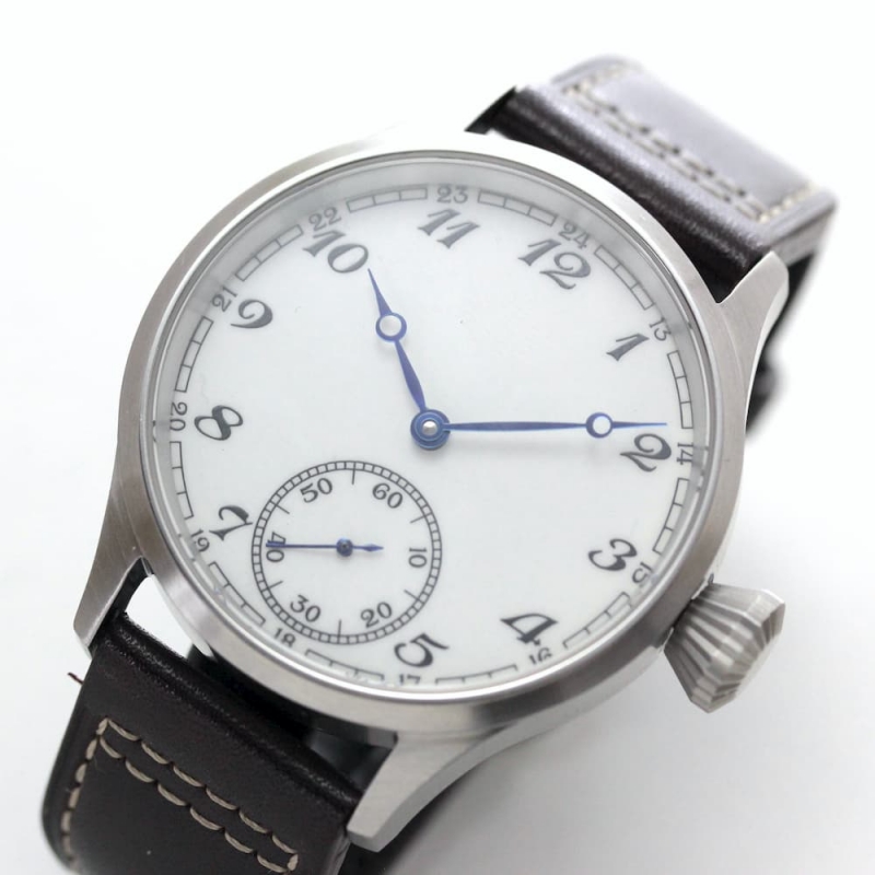 スイスETA社製手巻き式ムーブメント6498-1をベースにした時計