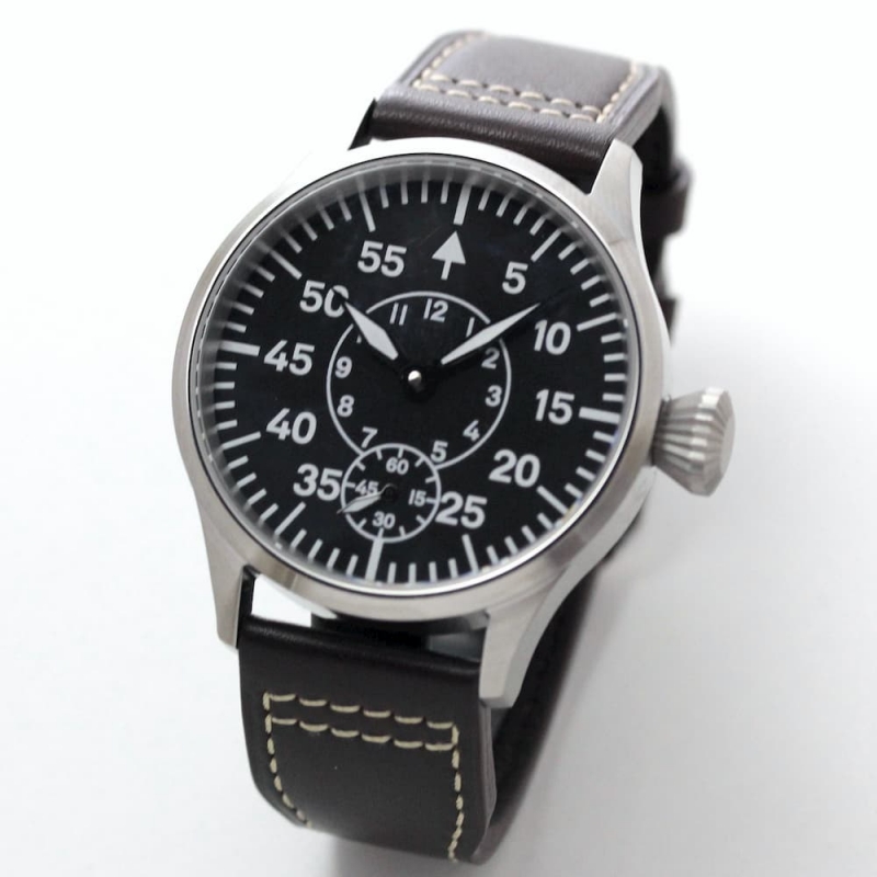 スイスETA社製手巻き式ムーブメント6498-1をベースにした時計