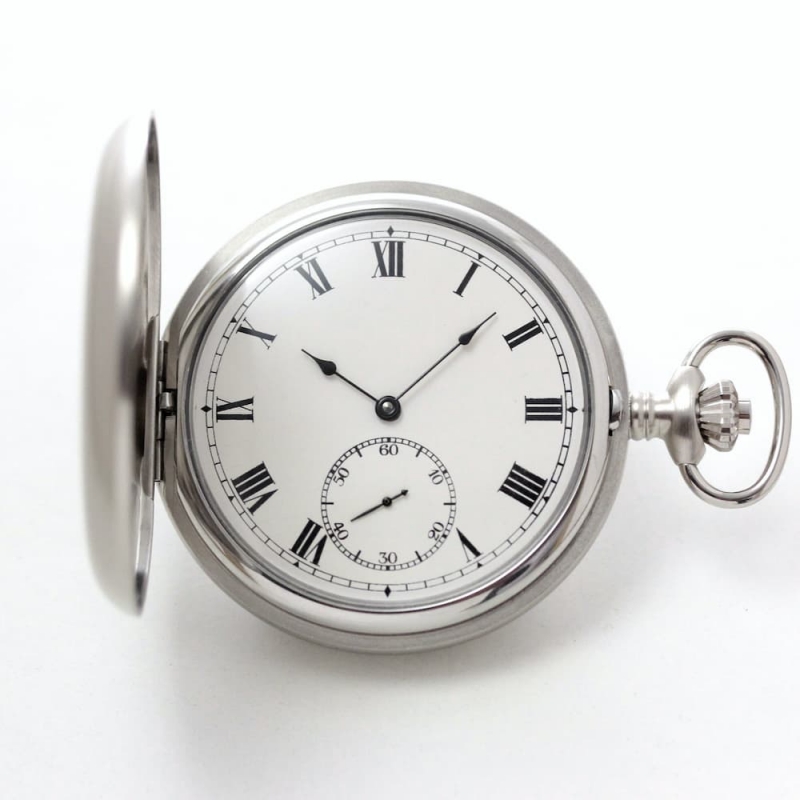 スイス製手巻き式ムーブメントをベースにした時計