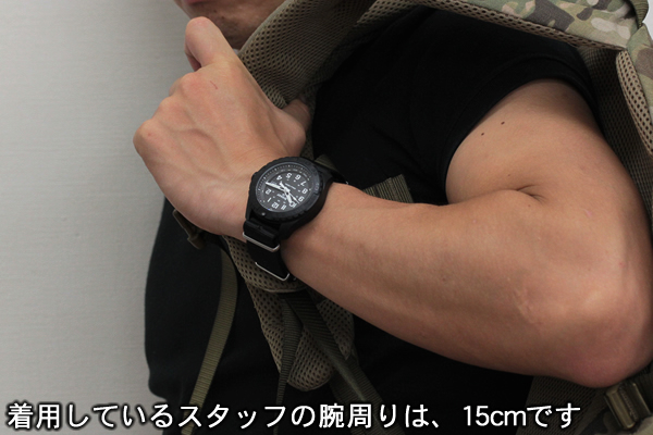 トレーサー腕時計 正美堂 男性スタッフ着用全体画像