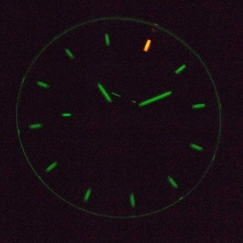 traser(トレーサー)　p67 officer pro オフィサープロ　蓄光 トリガライト搭載の腕時計　夜行のイメージ